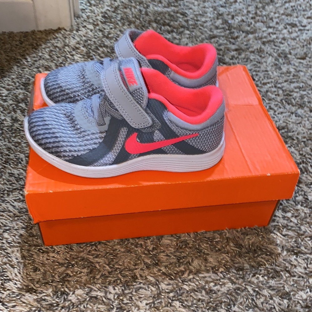 Nikes - Picture 2 of 4